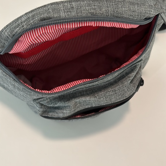 Like New Herschel Hip Pack Fannypack - Picture 3 of 7